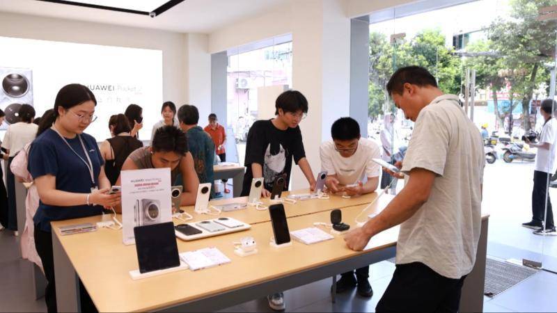 江西 電子產(chǎn)品銷售火熱，“后高考經(jīng)濟”持續(xù)升溫